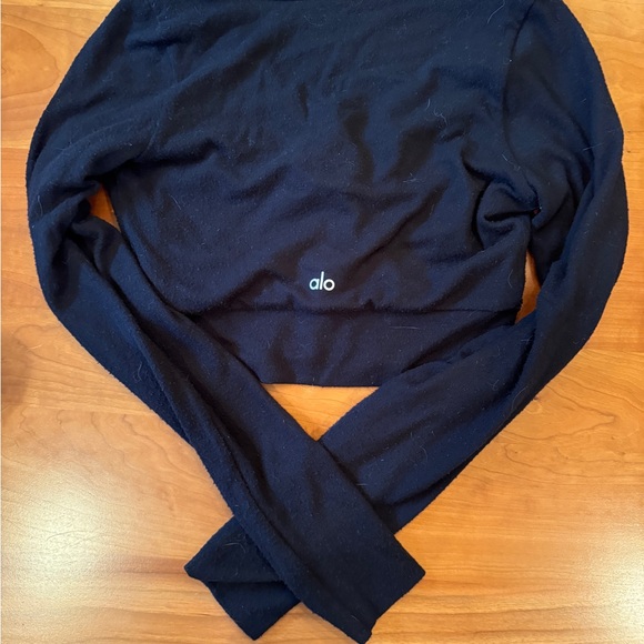 ALO YOGA. LONG SLEEVE, BUTTON FRONT, CROP TOP ACTIVEWEAR FOR WOMEN. BLACK. Sz M - Picture 2 of 2